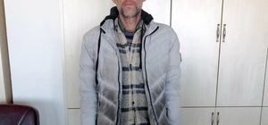 Dolandırdığı kişilerden aldığı ürünleri seyyar tezgahında satarken yakalandı