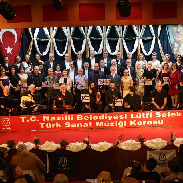 Nazilli'de "Şarkılarda Anılar" konserine vatandaşlar ilgi gösterdi