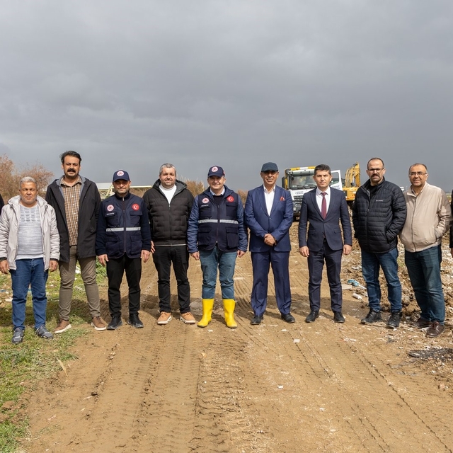 Manavgat Belediyesinden nehir ağzında temizlik çalışması