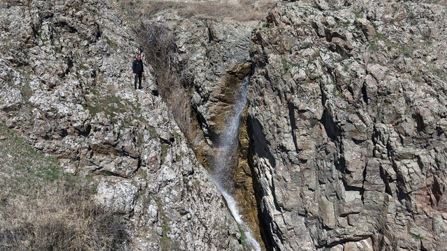 Kuruyan 30 yıllık şelale, yağışlarla birlikte yeniden canlandı