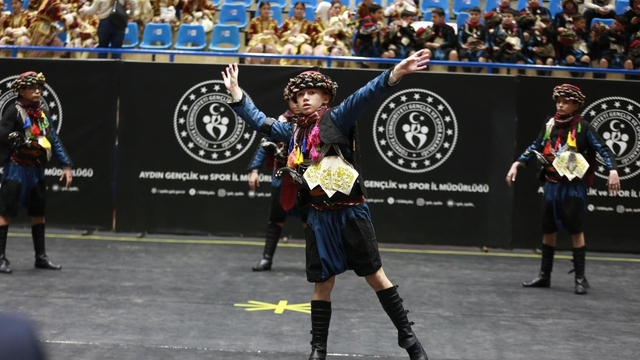 Aydın'da halk oyunları şöleni yaşandı