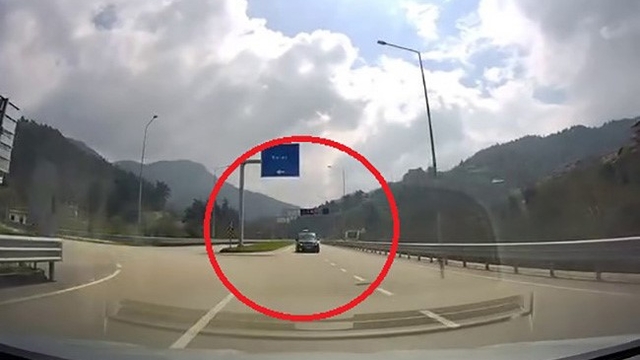 Ters yönden gelen araç faciayı böyle teğet geçti