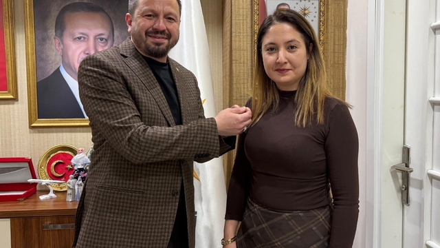 CHP Karesi İlçe Kadın Kolları Başkanı Sabiha Gören AK Parti'de