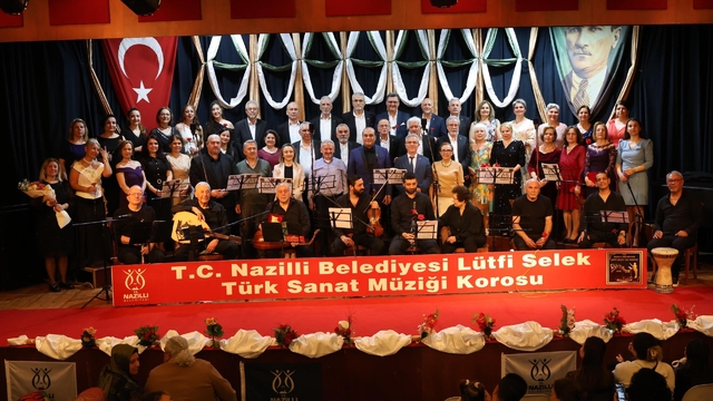 Nazilli'de "Şarkılarda Anılar" konserine vatandaşlar ilgi gösterdi