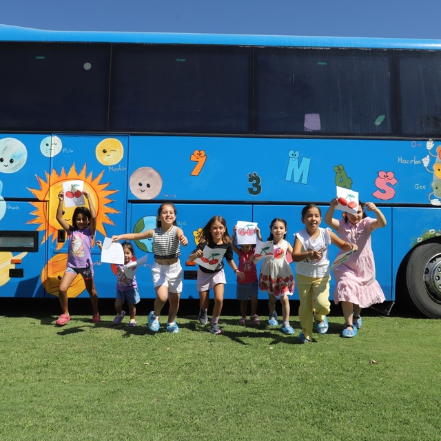 Nazilli'de çocuklara özel Mobil Oyun Otobüsü mahalle mahalle geziyor