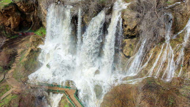 Obrukla oluşan Sızır Şelalesi, son yağışlarla coştu