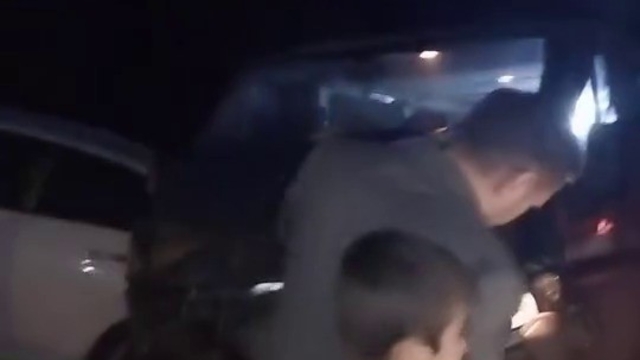 Bursa'da yamaçtan kopan kayalar, araçların üzerine yağdı