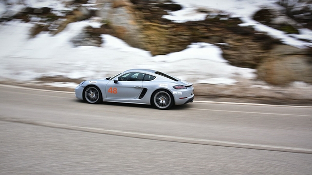 Otomobil tutkunları Uludağ'da buluştu
Karda sürüş deneyimi, adrenalin dolu anlar