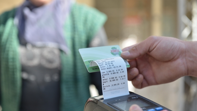 Çevreci Komşu Kart 10 yaşında
Muratpaşa kent sakinleri, 10 yılda 25 milyon 639 bin 646 kilogram atık karşılığında 13 milyon 49 bin 934 lira gelir elde etti