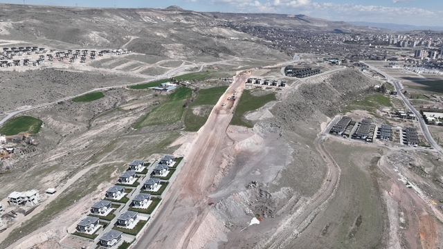 Kayseri Büyükşehir Belediyesinin yol çalışmaları devam ediyor