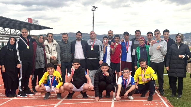 Elazığ'da özel sporcuların masa tenisi ve atletizm heyecanı