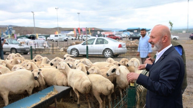Başkan Çolakbayrakdar: "Kurban hizmetinde öncü, Türkiye'de sayılı belediyeyiz"