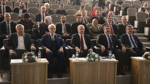 Sanal bahisle mücadele ve aileyi bilinçlendirme seferberliği
Konya'da 'Aileni Koru: Sanal Bahisle Mücadele ve Ailenin Bilinçlendirilmesi Projesi' tanıtıldı