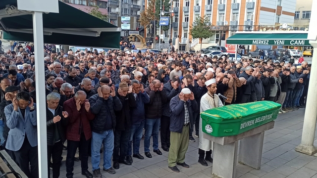 Devrek'in sevilen kalay ustasıı son yolculuğuna dualarla uğurlandı
