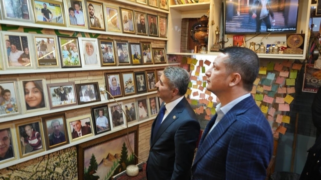 AK Parti heyetinden Gölbaşı Caddesi'nde esnaf ziyareti