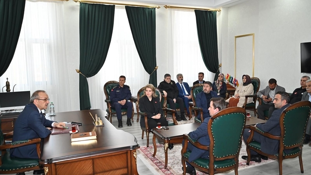 Malatya'nın yeniden inşa süreci yerinde incelendi
Vali Yavuz ile Milletvekili Ölmeztoprak Akçadağ'da sahada yürütülen çalışmaları inceledi