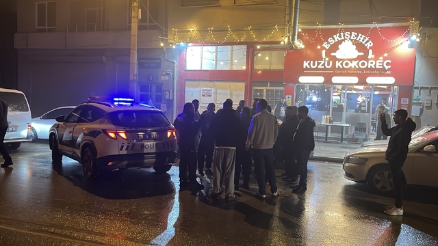 Eskişehir'de kavga anonsuna gelen polislere sürpriz kutlama yapıldı