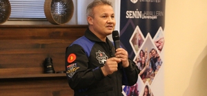 Milli Uzay Programı'nın rotası Eskişehir'de çizildi: Gezeravcı Ay ve Mars misyonlarını anlattı Astronot Alper Gezeravcı Eskişehir'de gençlerle buluştu "Bu görevin merkezinde gençlerimiz yer alıyor" "Uzaya götürdüğümüz 13 deney bilim dünyası tarafından takip ediliyor" "TÜRKSAT 6A ile yakalanan başarıyı 2027 yılında Ay'a yapılacak seyahatle taçlandırmak istiyoruz"