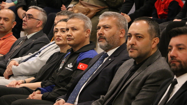 Astronot Alper Gezeravcı, Eskişehir'de üniversite öğrencileriyle buluştu