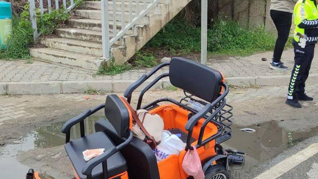 Vinçle çarpışan motosikletin sürücüsü öldü