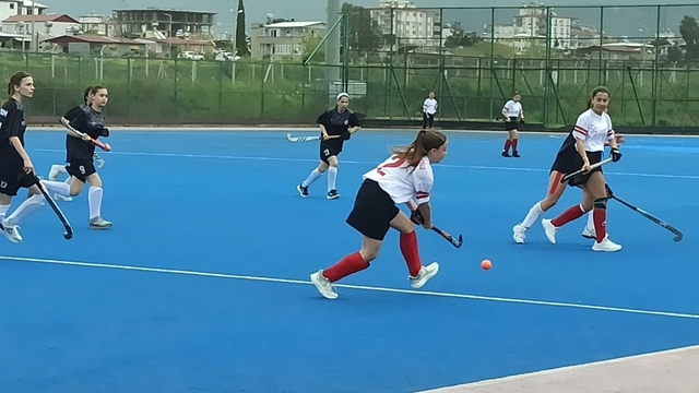 Osmaniye'de Okul Sporları Gençler Kız ve Erkek Hokey Grup Müsabakaları başladı