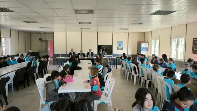 Adana'da üzerine kaya düşen otomobilde hayatını kaybeden 4 öğretmen anıldı