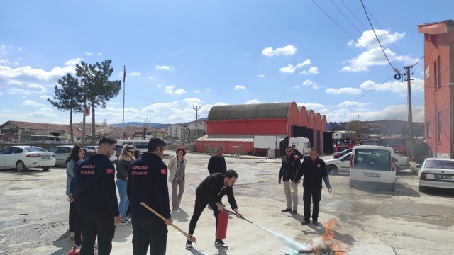 Sungurlu Belediyesi İtfaiye Müdürlüğü'nden yangın eğitimi