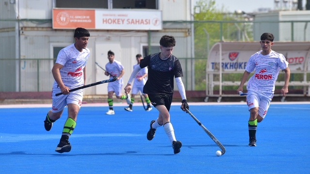 Okul sporları hokey grup müsabakaları Osmaniye'de başladı