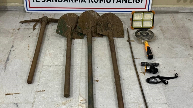 Efeler'de kaçak kazıya suçüstü