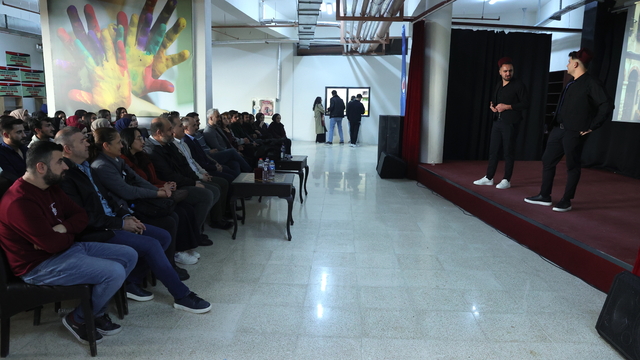 Hakkari'de "Şair Evlenmesi" ve "Damat Adayları" tiyatro oyunu sahnelendi