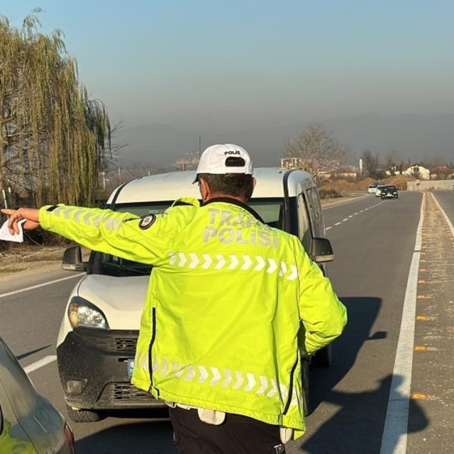 Düzce'de trafik denetimlerinde 188 araç trafikten men edildi