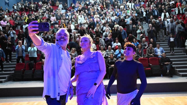 Başkan Çerçioğlu, Didim ve Nazilli'de vatandaşları tiyatro ile buluşturdu