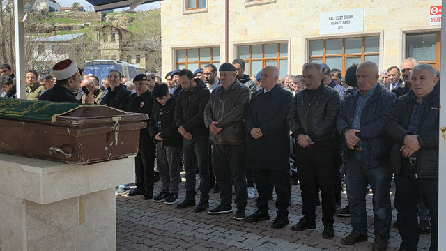 Sivas'ta vefat eden şehit babası Çelik son yolculuğuna uğurlandı