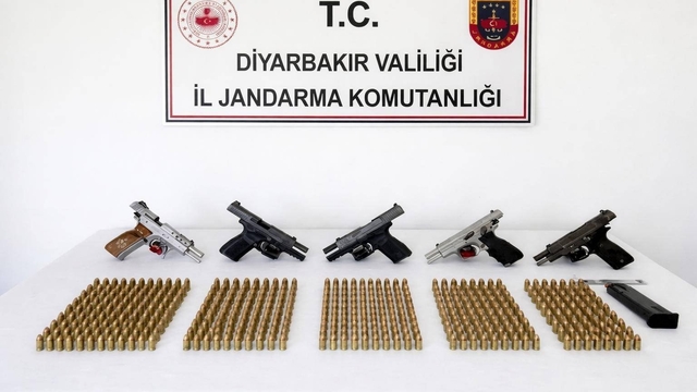 Diyarbakır'da silah kaçakçılığı operasyonu