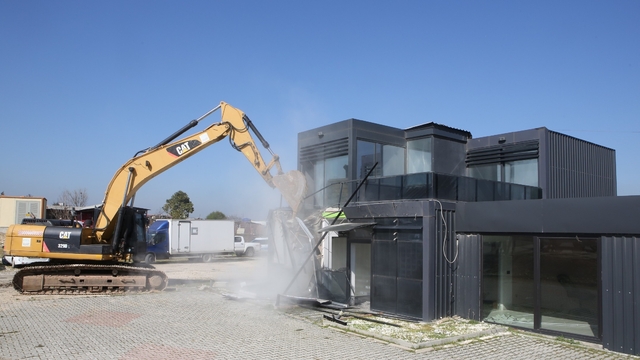 Nilüfer'de kaçak yapılar yıkıldı