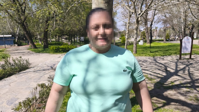 Kocasını adım adım takip etti, ihaneti ortaya çıkardı
Eşini evli kadınla uygunsuz yakalayan kadın bir de saldırıya uğradı
Kocası tarafından aldatılan kadın o anları kayda aldı