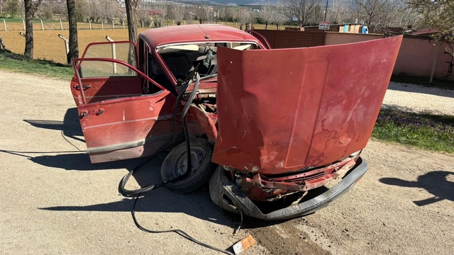 Kastamonu'da iki otomobil çarpıştı: 3 yaralı