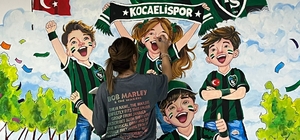 Liseli öğrencilerden Kocaelispor'a özel duvar resmi