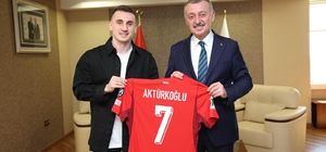 Kerem Aktürkoğlu'ndan Kocaeli Büyükşehir Belediye Başkanı Büyükakın'a ziyaret