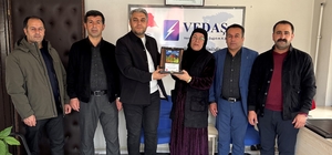 VEDAŞ ekiplerine muhtarlardan anlamlı teşekkür