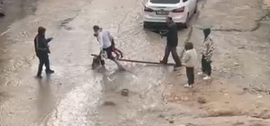 Mardin’de sağanak nedeniyle cadde ve sokaklar göle döndü