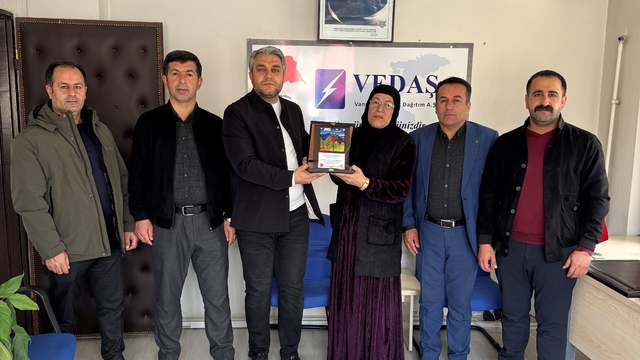 VEDAŞ ekiplerine muhtarlardan anlamlı teşekkür