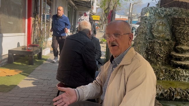 Sahte dişçi mahalleliyi şok etti: "Memnunduk ama doktor değilmiş"
Babadan kalma evi diş kliniğine çeviren sahte doktor polis ekiplerince yakalandı