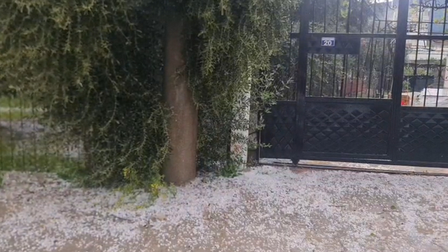 Osmaniye'de sağanak ve dolu yağışı; cadde ve sokaklar beyaza büründü