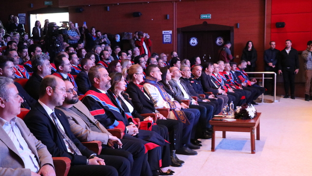 Burdur MAKÜ'nün 20. yılında biniş giyme ve akademik performans ödül töreni düzenlendi