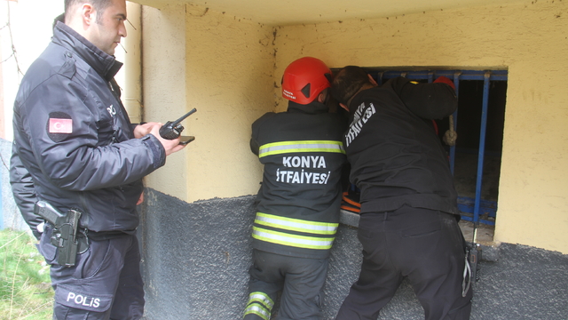 Beyşehir'de bodrumda mahsur kalan kediyi itfaiye kurtardı