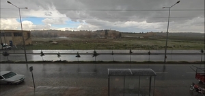 Mardin’de sağanak nedeniyle cadde ve sokaklar göle döndü (2)