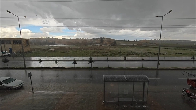 Mardin'de sağanak nedeniyle cadde ve sokaklar göle döndü (2)
