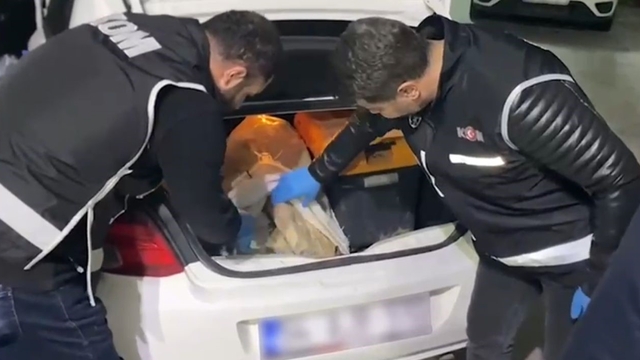 Edirne'de yurt dışına kaçırılmak istenen 2 bin yıllık heykel ele geçirildi