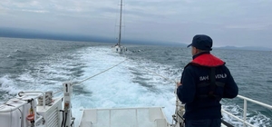 Kuşadası açıklarında motoru bozulan tekne kurtarıldı